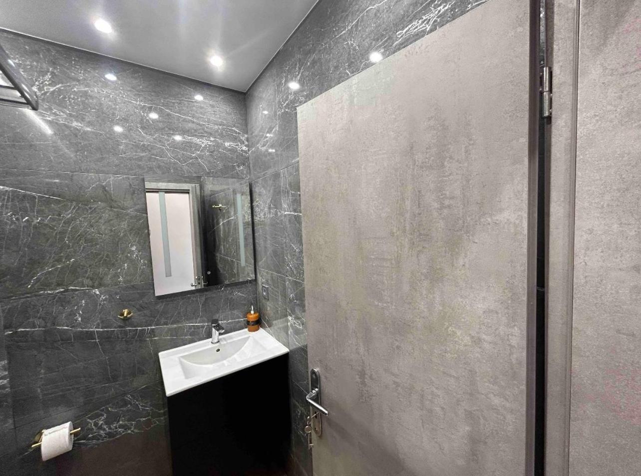 Port Twins Suites No2 Pireus Exteriér fotografie